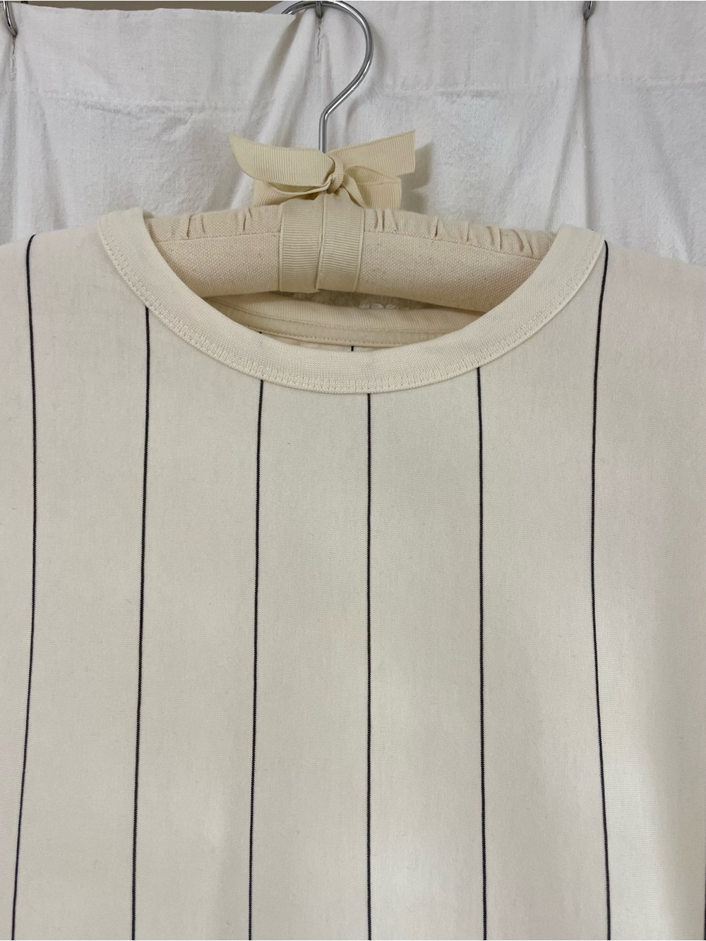 Denim & Flower Cream Tee with Black Pinstripes - Picture 4 of 6